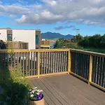 Апартаменты Modern Haug Retreat, Brand New From 2024 Storeidet