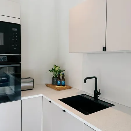 Modern Haug Retreat, Brand New From 2024 アパート Storeidet